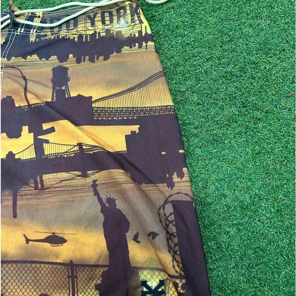 Zoo York Mens Board Shorts Brown Yellow NYC Skyline Graphic Swim Trunks Size 36